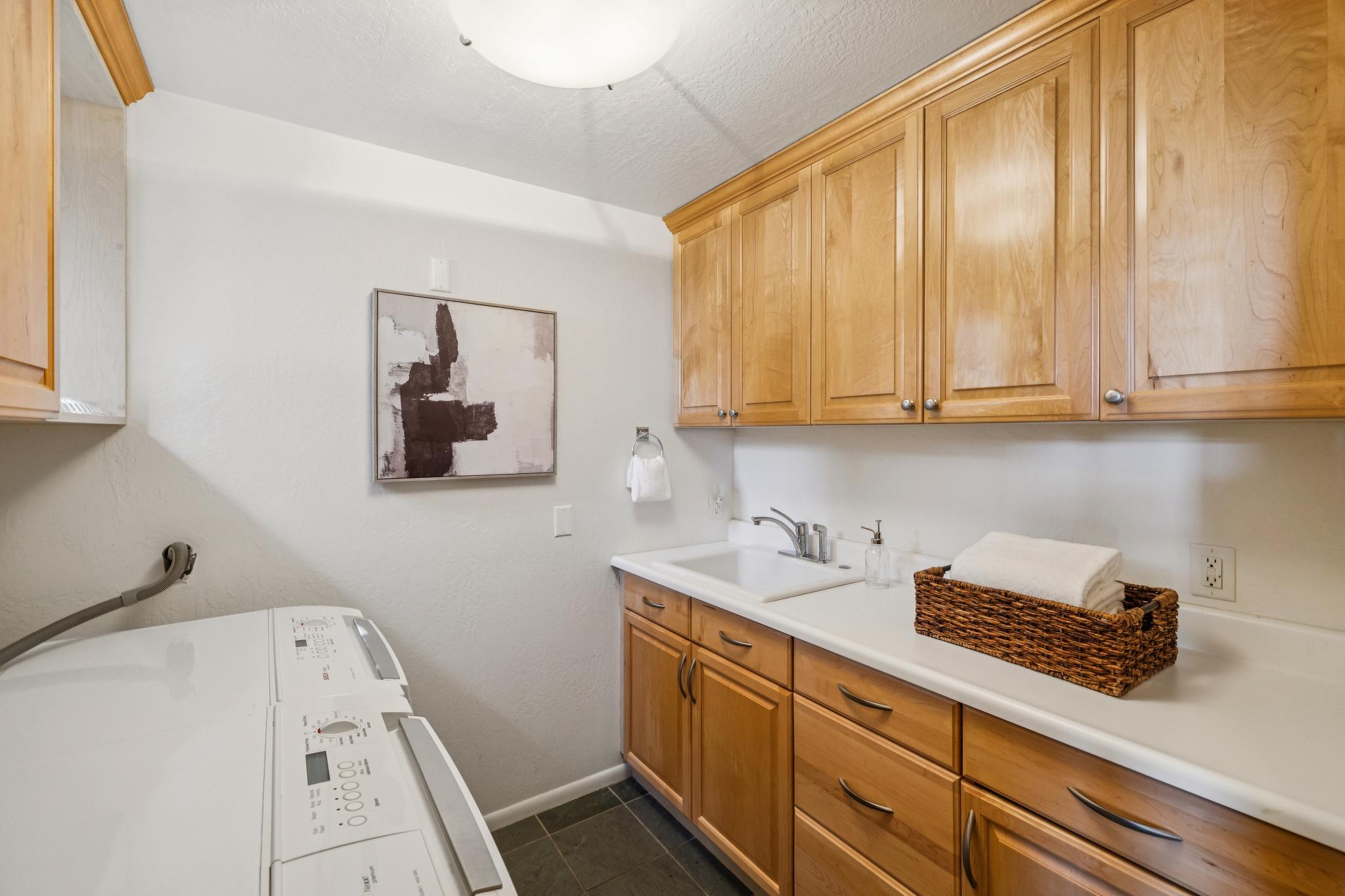 029_106-665-west-glen-way.88178.p2k.053